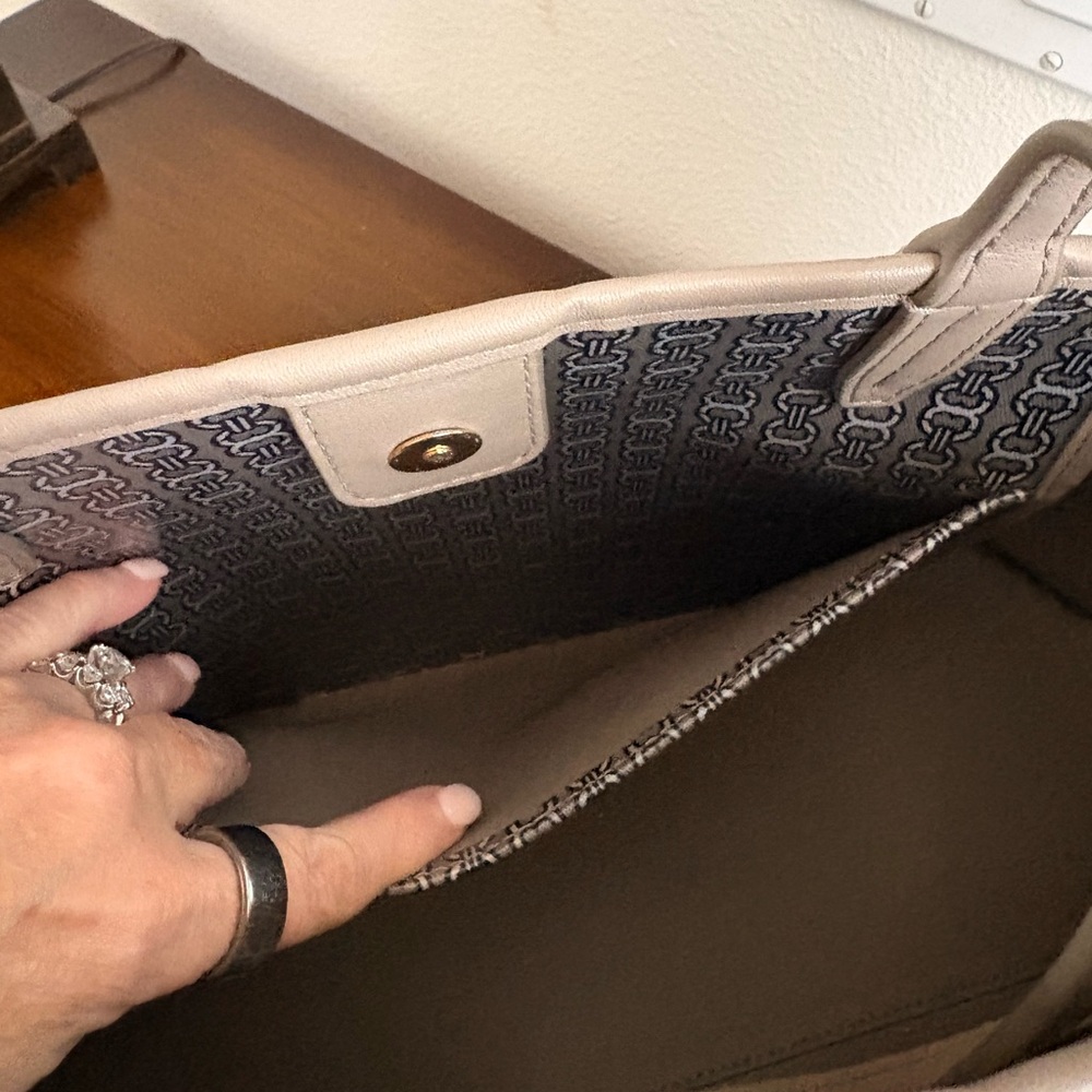 Tory Burch Gemini Link tote - Picture 6 of 8